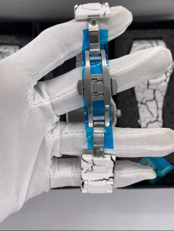 White Aura ( Silver Chain Black White Dial )