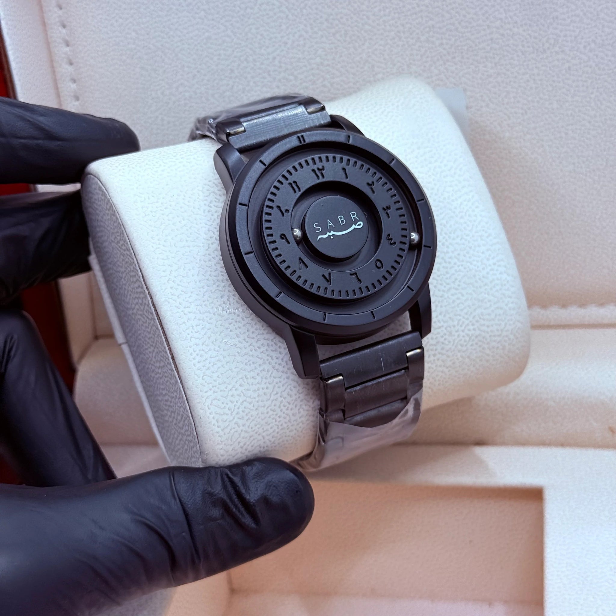 SaBr Magnetic Luna – Black | Sleek, Minimal & Effortlessly Magnetic